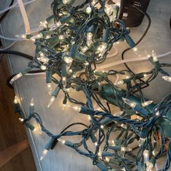 Idle at home, classic warm white light string - in good condition, has been tested (Classic Warm White Christmas Lights - ) Used - Like New / Good)  A
