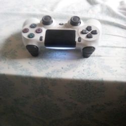 PS4 CONTROLLER 
