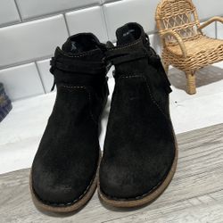 Born Tarkiln Black suede destress Ankle Bootie size 8