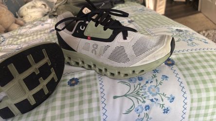 On Cloudstratus Gray Light Green Black 7.5 women’s