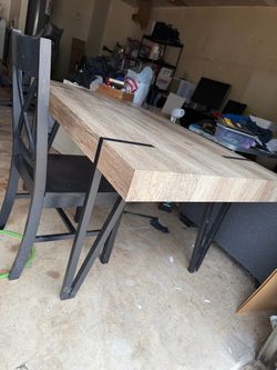 Dining room table