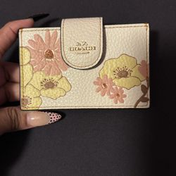 Coach Accordion Card Case Floral Cluster Print