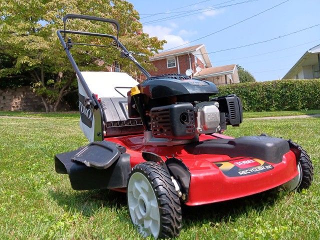 Toro 22 Recycler in Self Propelled (FWD) Lawn Mower