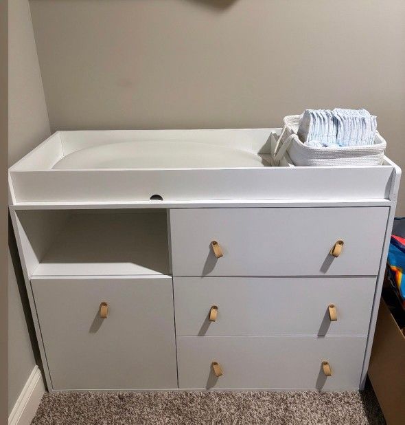 Baby Dresser With Silicone Changing Pad