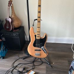 Squier  70s Jazz Bass Maple Fingerboard