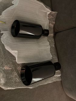 Black exhaust tips.