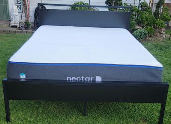Beutiful Queen bed with good mattress