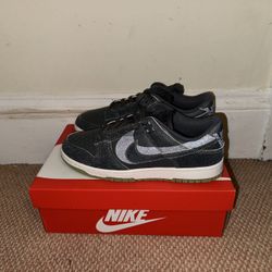 DS Nike dunk Halloween Gs Size 6.5y