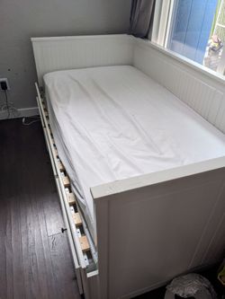 IKEA Hemnes daybed with one twin mattress