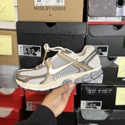 Nike Zoom Vomero 5 Platinum Tint Metallic Gold size 10.5 USED But Clean