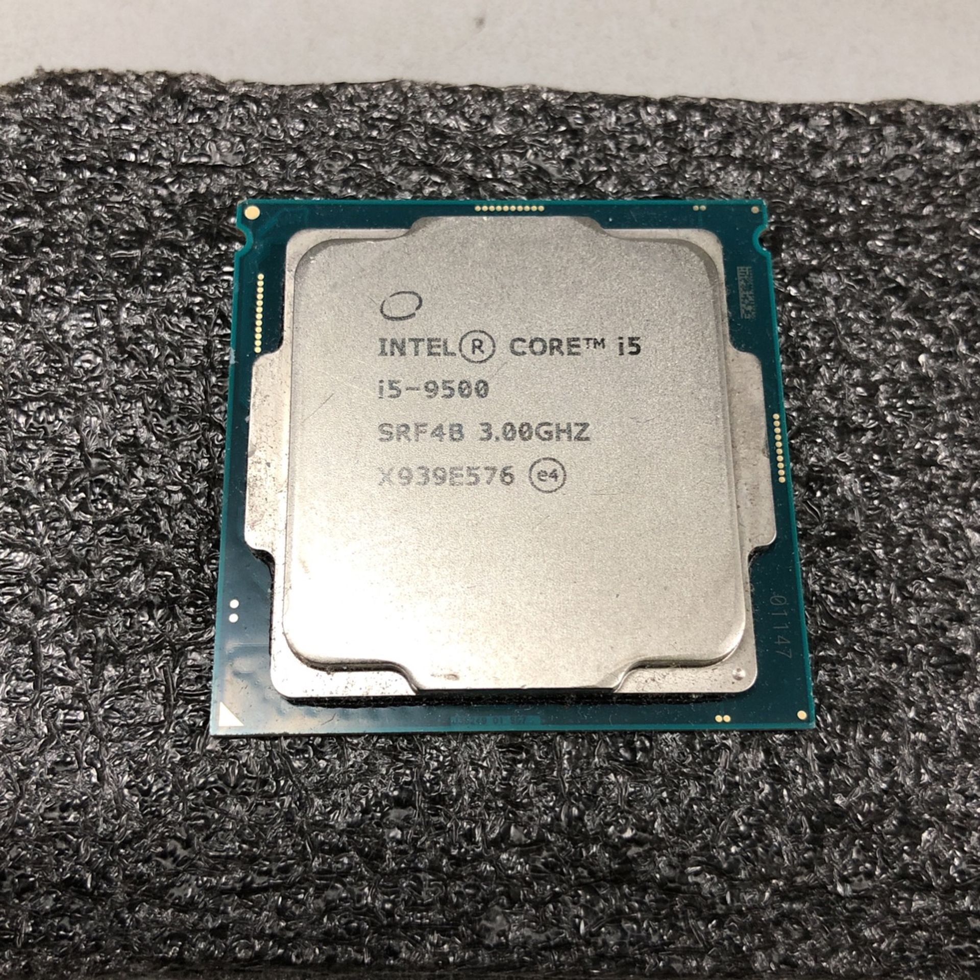 Intel I5-9500 SRF4B