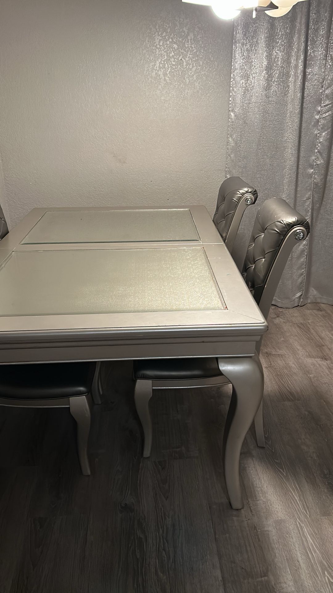Kitchen Table 120$ Cash