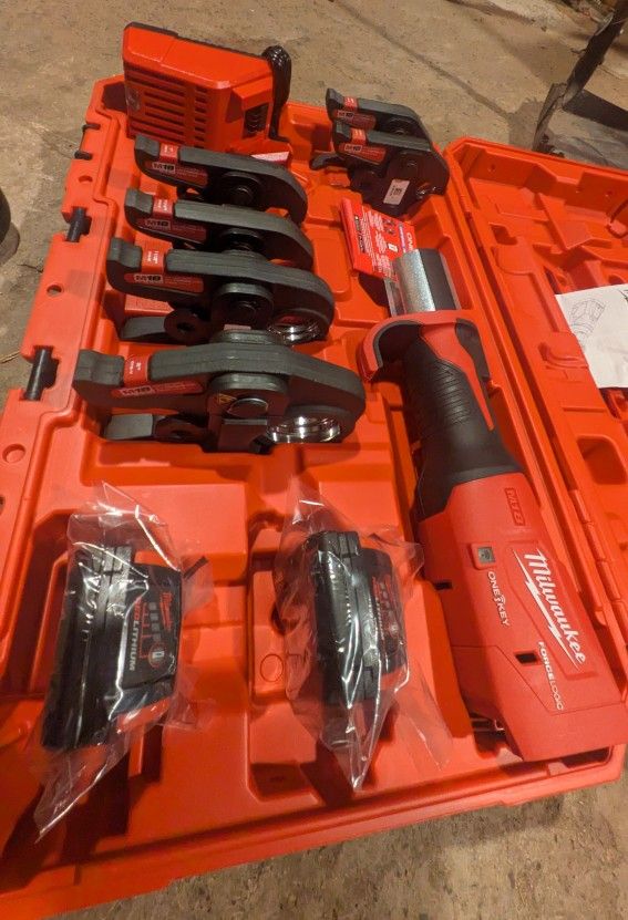 Milwaukee Press Tool Kit