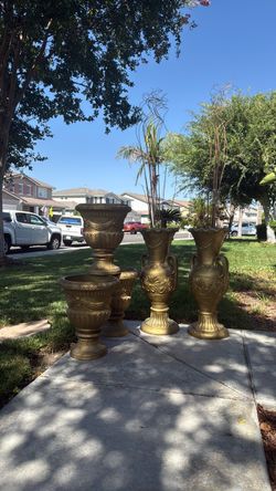 Gold vase set