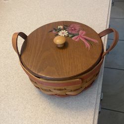 Longaberger Basket With A Lid . 1995