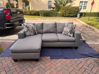 Gray Reversible Chaise Sectional  | Delivery Available 🚛