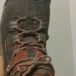 Women's Hiking Boots Size 7 (Keen) 