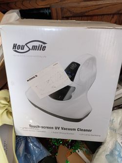Touchscreen UV vacuum cleaner