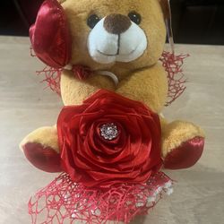 Arreglo floral de oso con una rosa eterna 