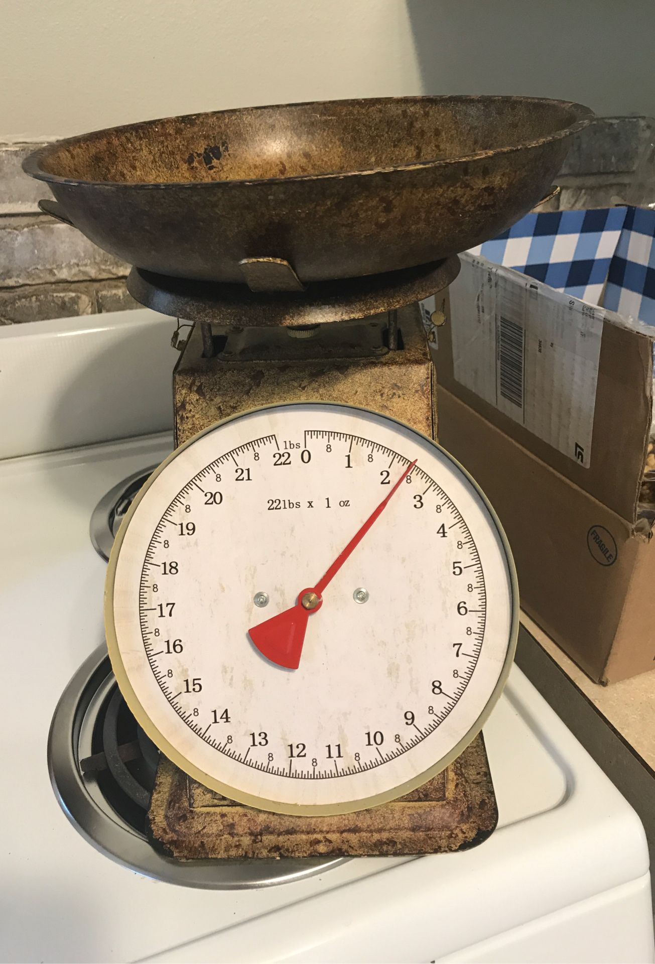 Vintage looking kitchen scale