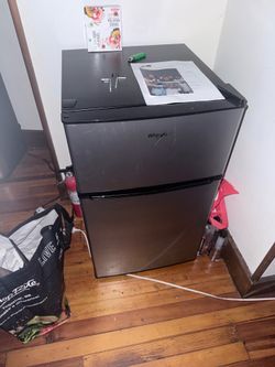 Mini refrigerator
