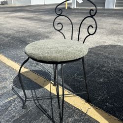 Black Metal Frame Accent chair