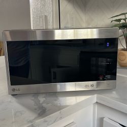 LG Countertop Microwave with Smart Inverter 0.9 cu. ft. NeoChef