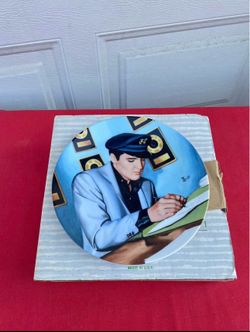SET OF 3 VINTAGE “ELVIS PRESLEY” COLLECTOR PLATES W/ BOXES