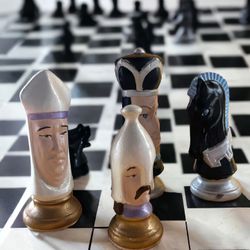 VINTAGE DUNCAN MIDEVIL CHESS PIECES