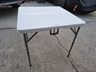 Byliable table 3x3 ft brand new, firm on price