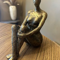 Nude women stature - gold & black - sitting female