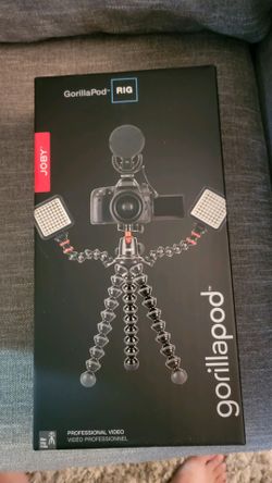 GorillaPod Rig: A Flexible Tripod Rig for DSLR Camera and Accessories 