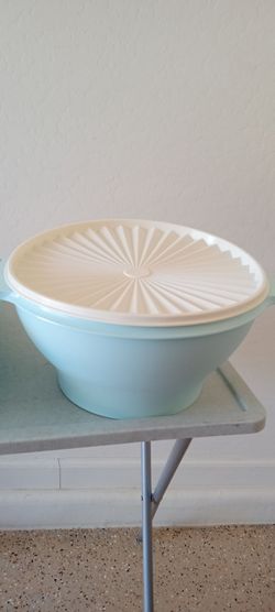 LARGE Tupperware bowl/lid