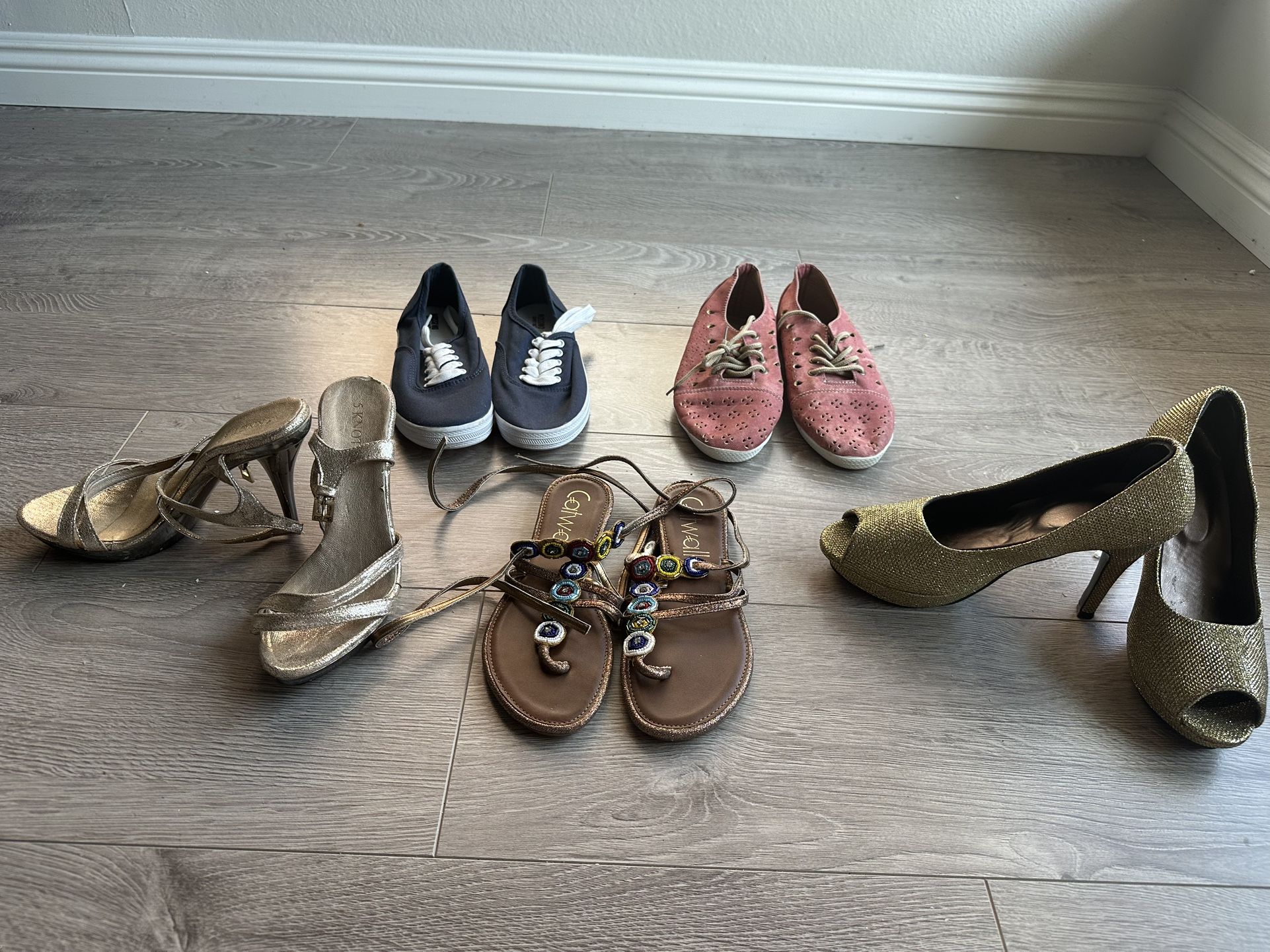 Women stilettos, sandal, flats , shoes lot bundle pair of 5 fits Us size 6.