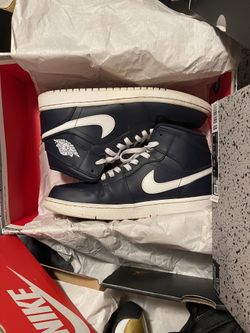 Obsidian/white Jordan 1s. Authentic Size 9
