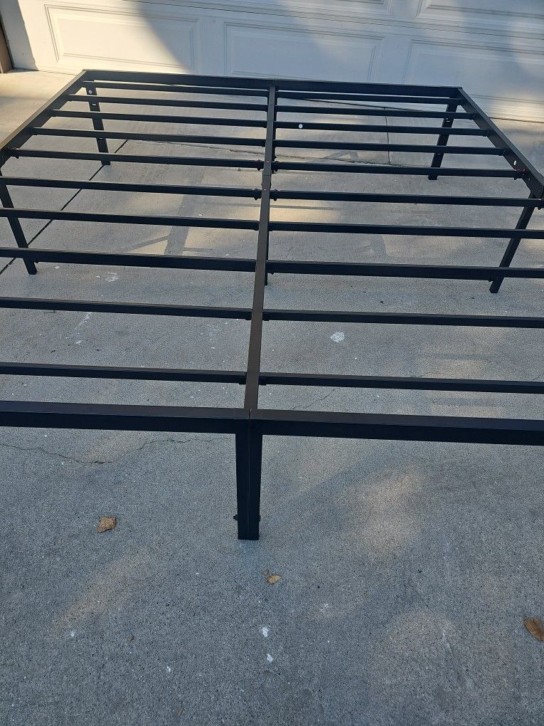 New Metal  Bed Frame King  Size   Folds