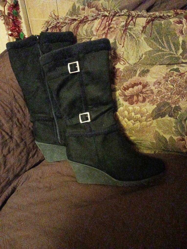 Nice And Warm Suede Zippered Black Boots $40 Size 9