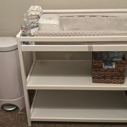 Changing Table & Pail!!