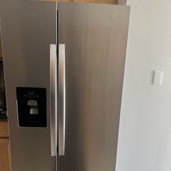 Whirlpool fridge W/ Water & Ice Dispenser 