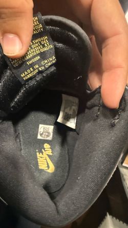 SIZE 7 AIR JORDAN 1’s BLACK/METALLIC  GOLD-PALOMINO NOIR/PALOMINO/ OR METALLIQUE