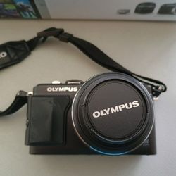 Olympus Pen Lite E-PL5 Mirrorless Camera With Case. 