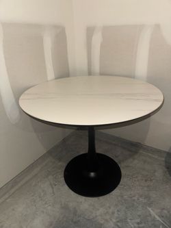 Modern Faux Marble Tulip Dining Table | Like New | Seats 4-6