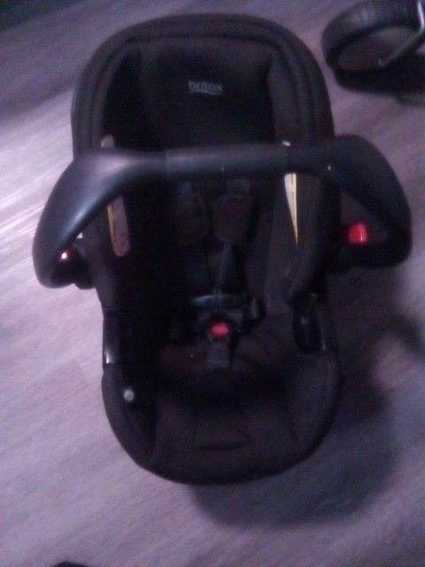 Britox Infant Car Seat With Base