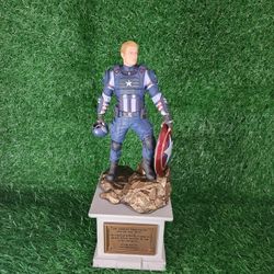 Marvel's Avengers: Earth's Mightiest Edition (12" Captain America Statue Figure)
