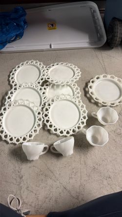Milk glass lot