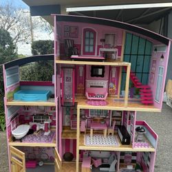 Doll house 
