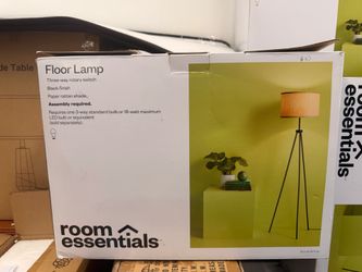 Room Essentials Tripod Floor Lamp with Rattan Shade – Brand New