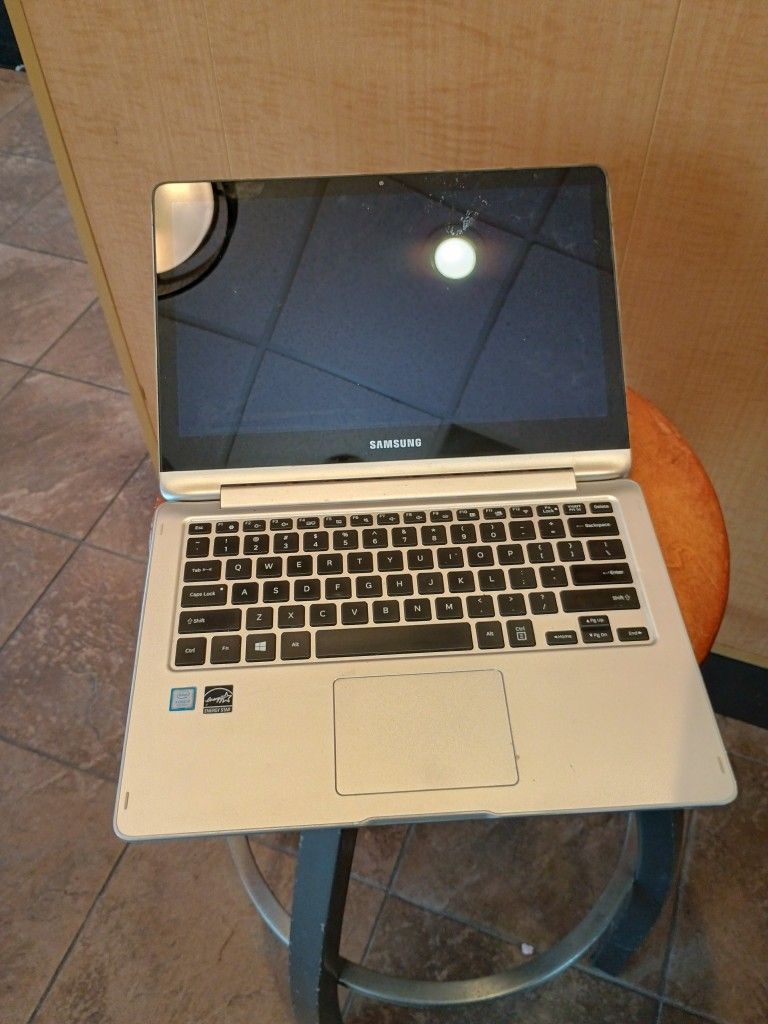Samsung Spin 7 Notebook PC (NP740U3M) Touchscreen, i5-7200U, 12GB RAM, 1TB HDD, Windows 11 Pro