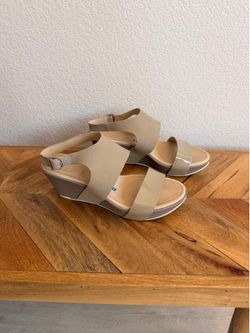 Tsubo Olesia Wet Cement Color Leather Wedge Sandals Women’s Size 8 S/N 1007979 Like New West Las Vegas See My Listings Summerlin