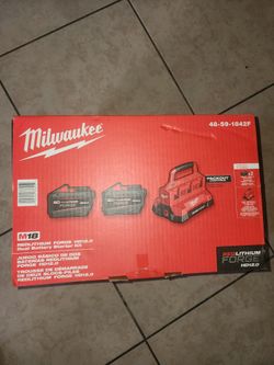 Milwaukee
M18 18V Lithium-Ion REDLITHIUM FORGE Starter Kit with Two 12.0 Ah Battery Pack and PACKOUT 6-Port Rapid Charger